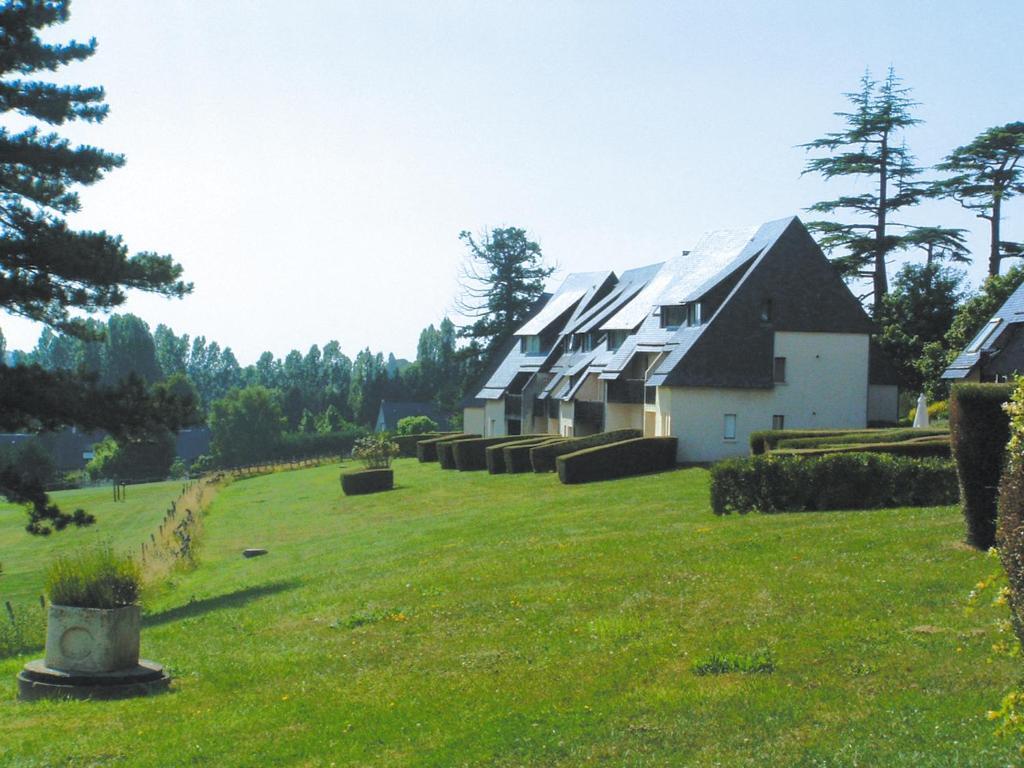 Lagrange Vacances Les Hauts De Clairvallon Houlgate Extérieur photo